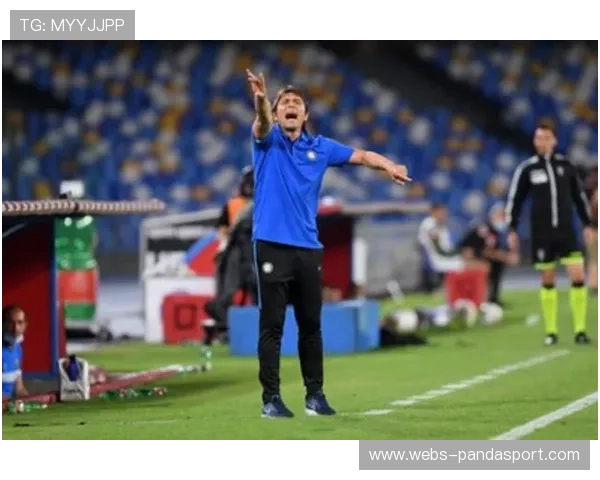 终场哨响,劳塔罗与索默击掌相庆,国米更衣室响起夺冠口号 终场哨响,劳塔罗与索默击掌相庆,国米更衣室响起夺冠口号