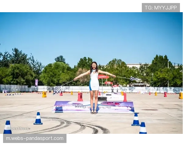 特写：教练尤尔-罗森伯格在托普里亚失利后的沉默与拥抱